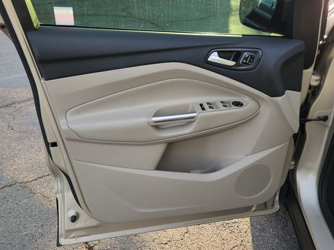 Used 2017 Ford Escape Titanium image 22