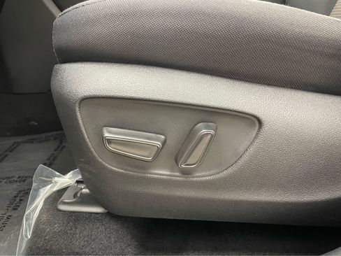Used 2022 Toyota Highlander LE AWD/4WD image 8