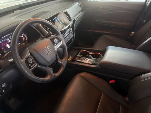 Used 2025 Honda Passport Black Edition image 11