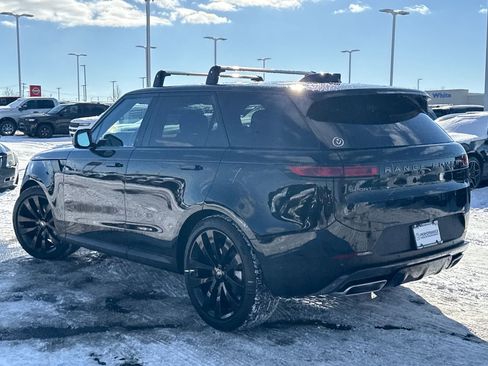 Used 2025 Land Rover Range Rover Sport SE image 5