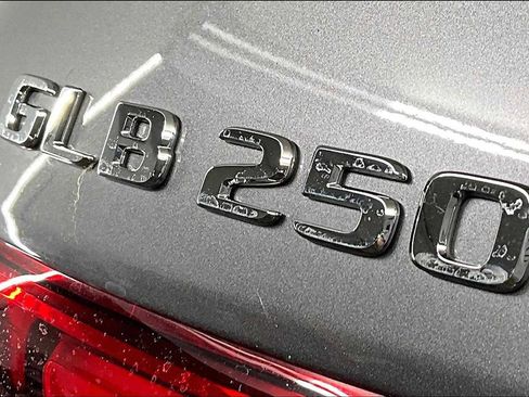 New 2025 Mercedes-Benz GLB 250 4MATIC image 7