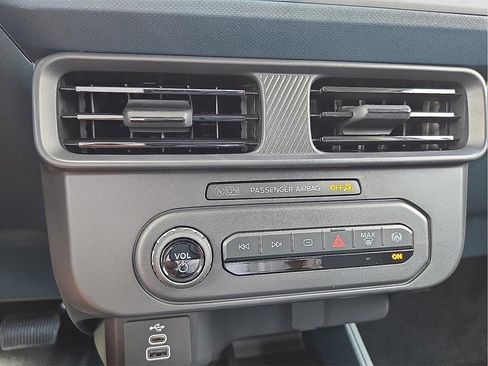 New 2025 Ford Maverick XL w/ Equipment Group 102A image 15