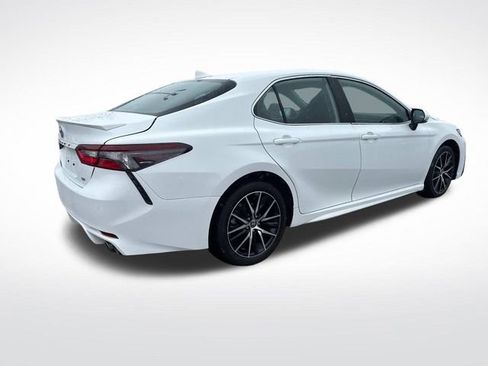 Used 2024 Toyota Camry SE image 6