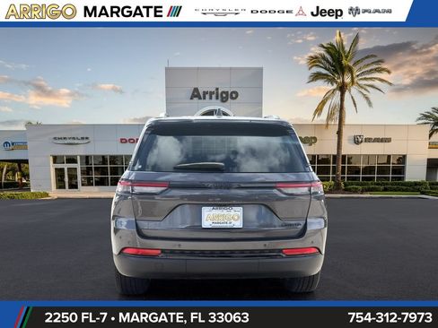 Used 2025 Jeep Grand Cherokee Limited w/ Black Appearance Package RWD image 6