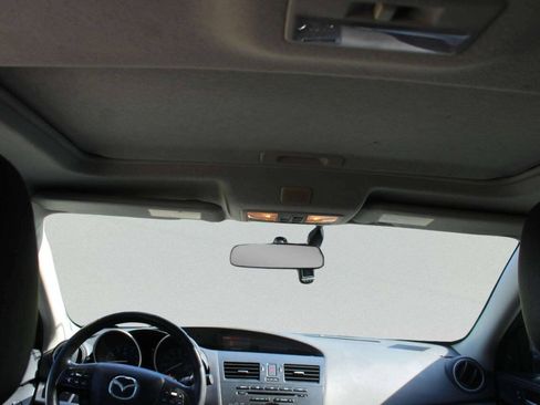 Used 2012 MAZDA MAZDA3 i Grand Touring w/ Tech Pkg FWD image 9