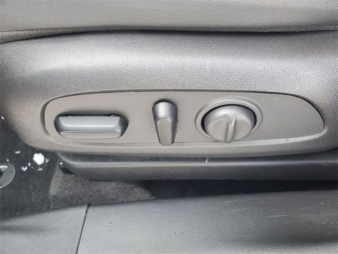 Used 2020 Buick Encore GX Essence image 13