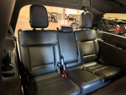 Used 2025 Ford Expedition Platinum w/ Stealth Performance Package AWD/4WD image 27
