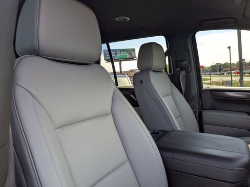 Used 2025 GMC Yukon Elevation w/ LPO, Floor Liner Package image 30