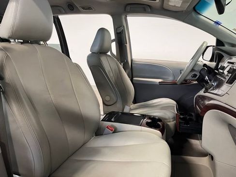 Used 2011 Toyota Sienna XLE FWD image 10