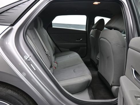 Certified 2023 Hyundai Elantra SE FWD image 23