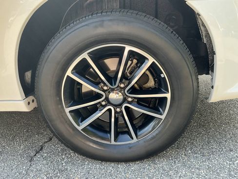 Used 2018 Dodge Grand Caravan GT FWD image 11