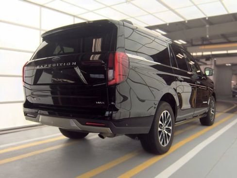 Used 2025 Ford Expedition Max Platinum AWD/4WD image 4