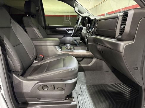 Used 2024 Chevrolet Silverado 2500 LTZ w/ LTZ Plus Package image 29