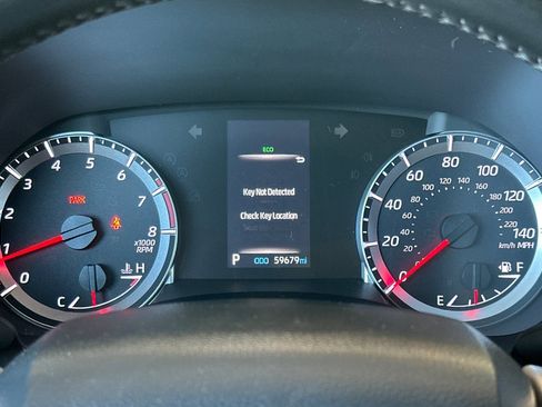Used 2022 Toyota Highlander LE AWD/4WD image 29