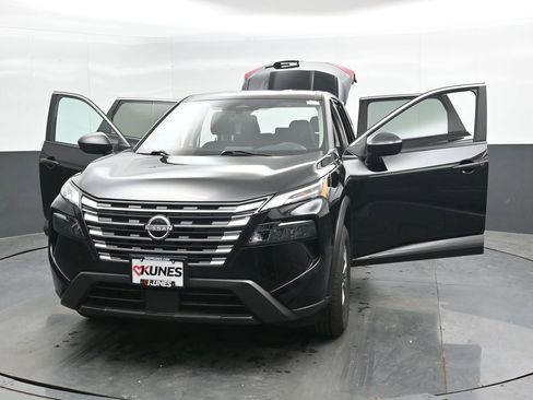 Used 2024 Nissan Rogue S AWD/4WD image 45