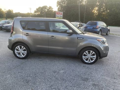 Used 2016 Kia Soul + FWD image 7