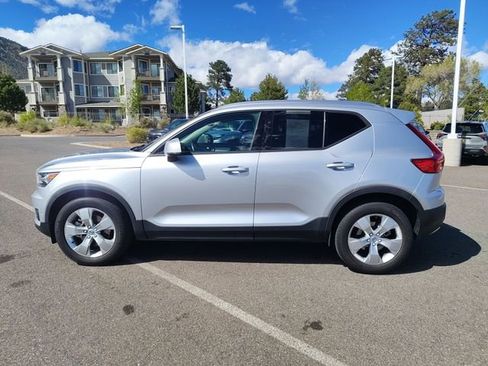 Used 2019 Volvo XC40 T5 Momentum image 6