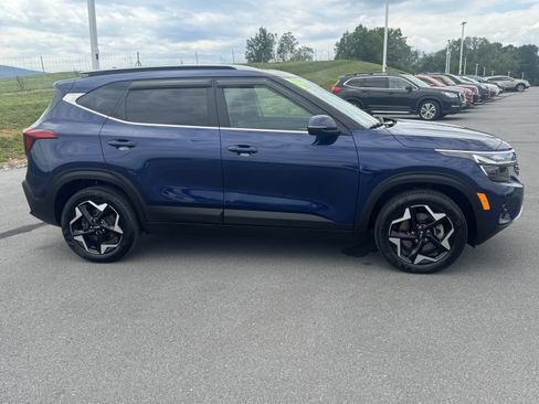 Used 2024 Kia Seltos EX AWD/4WD image 2