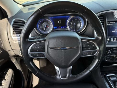Used 2022 Chrysler 300 Touring w/ Sport Appearance Package RWD image 12