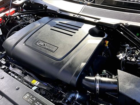 Used 2025 Land Rover Defender 110 S image 31