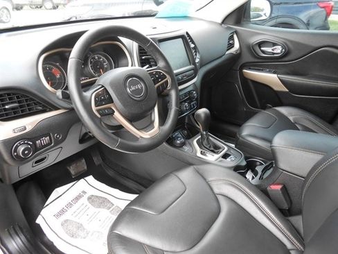 Used 2018 Jeep Cherokee Limited AWD/4WD image 3