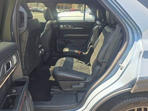 Used 2025 Ford Explorer ST w/ Sun And Sound Package AWD/4WD image 7