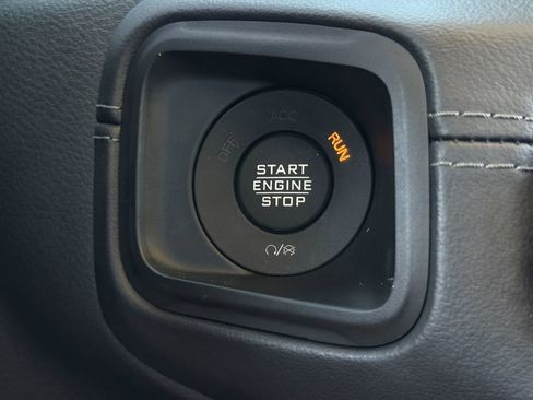Used 2025 Jeep Wrangler Unlimited Sahara w/ Safety Group AWD/4WD image 22