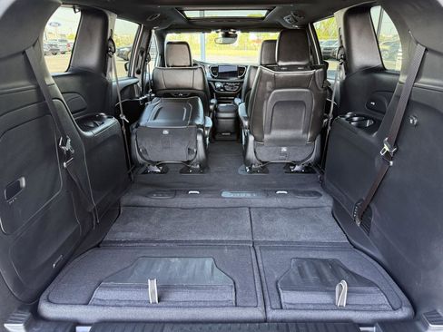 Used 2023 Chrysler Pacifica Limited w/ S Appearance Package image 49