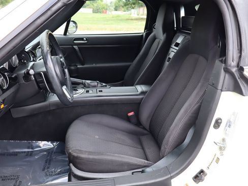 Used 2006 MAZDA MX-5 Miata Sport RWD image 17