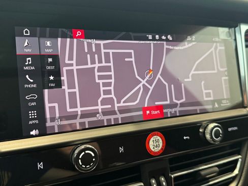 Certified 2025 Porsche Macan image 18