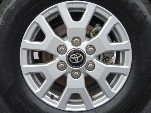 Used 2025 Toyota Tacoma SR5 AWD/4WD image 12