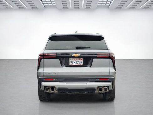 Used 2025 Chevrolet Traverse LT w/ Sun and Wheel Package FWD image 5