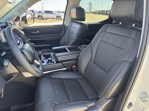 Used 2024 Toyota Tundra Limited image 28