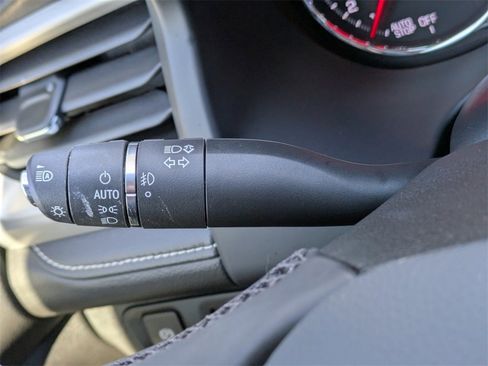 Used 2023 GMC Acadia SLT w/ Elevation Edition image 40