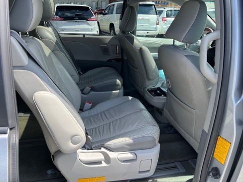 Used 2011 Toyota Sienna Limited w/ Premium Pkg AWD/4WD image 20