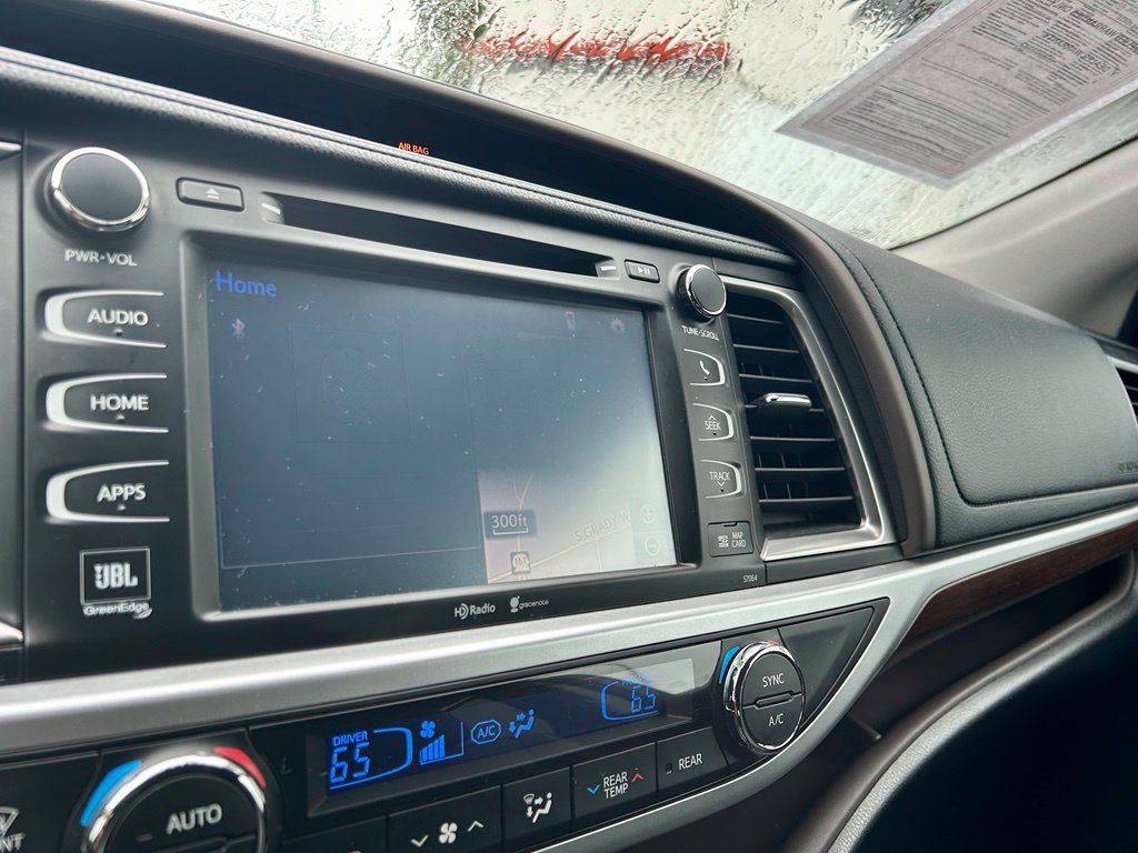 Used 2015 Toyota Highlander Limited Platinum AWD/4WD image 25