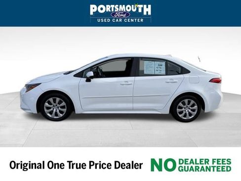 Used 2024 Toyota Corolla LE image 2