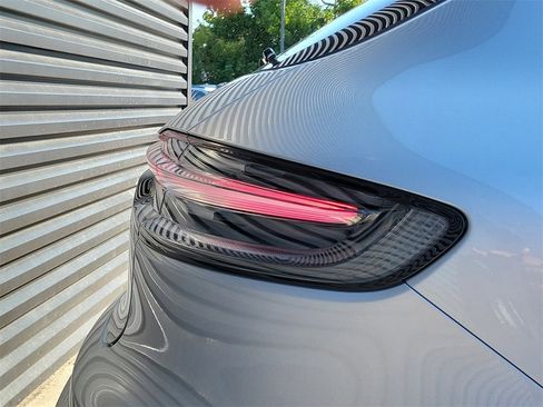 Certified 2025 Porsche Macan Turbo image 16