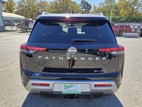 New 2025 Nissan Pathfinder SL w/ SL Premium Package image 9