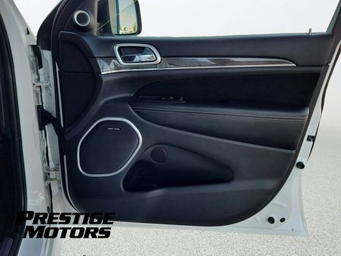 Used 2015 Jeep Grand Cherokee SRT w/ Luxury Group II AWD/4WD image 27