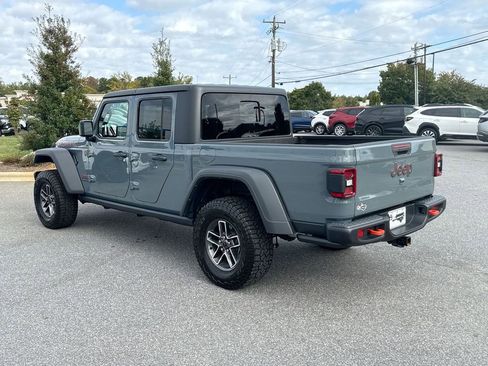 Used 2024 Jeep Gladiator Mojave w/ Technology Group image 5
