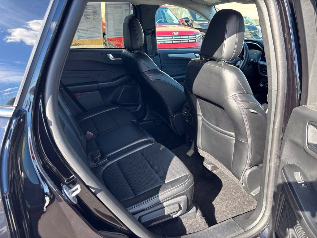 Used 2025 Ford Escape Platinum AWD/4WD image 25