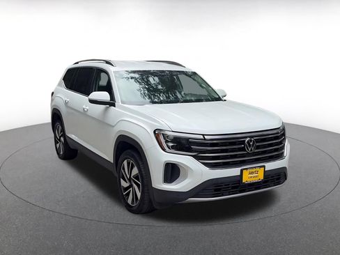 Used 2025 Volkswagen Atlas SE AWD/4WD image 3
