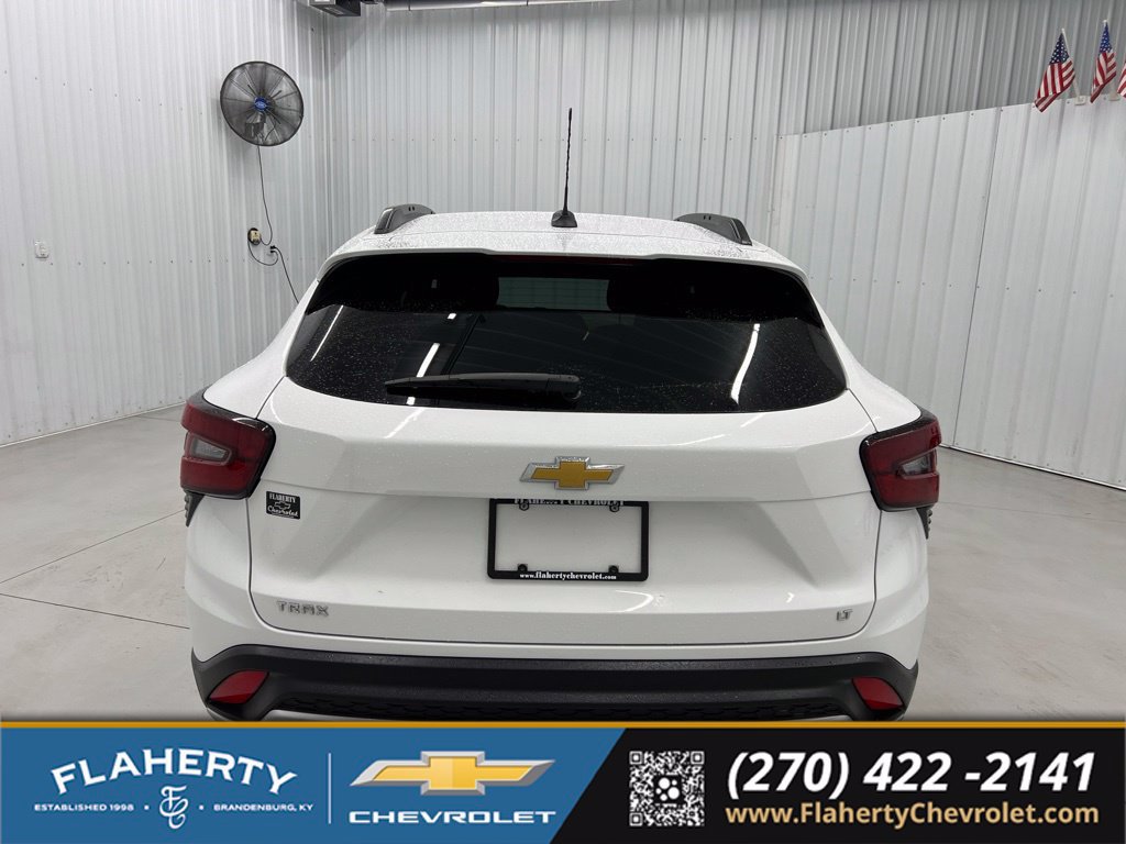 Used 2025 Chevrolet Trax LT w/ LT Convenience Package FWD image 4