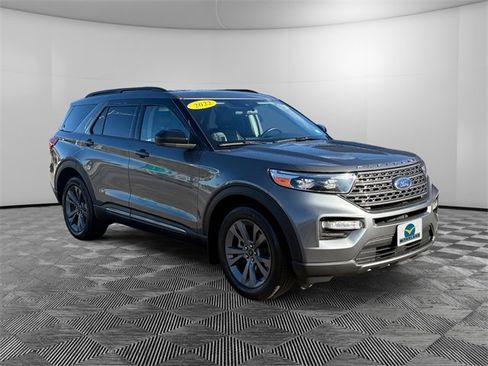 Used 2022 Ford Explorer XLT w/ Equipment Group 202A image 7