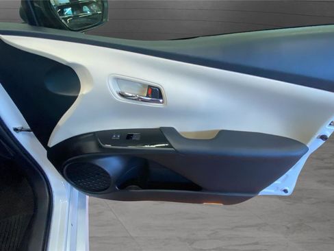 Used 2022 Toyota Prius LE image 17