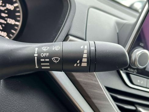 Used 2024 Nissan Altima 2.5 SV image 23