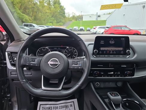 Used 2022 Nissan Rogue SV w/ SV Premium Package image 15