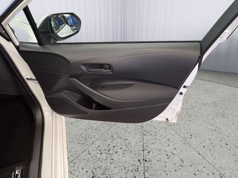 Used 2025 Toyota Corolla LE FWD image 14