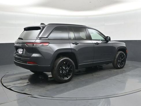 New 2025 Jeep Grand Cherokee Altitude image 3